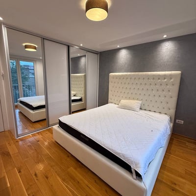 Alquiler de un cómodo apartamento de 3 habitaciones, 70 m², centro de la ciudad, Belgrado, Serbia